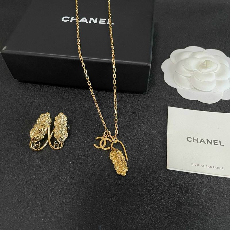 Chanel Suits 06yxs12